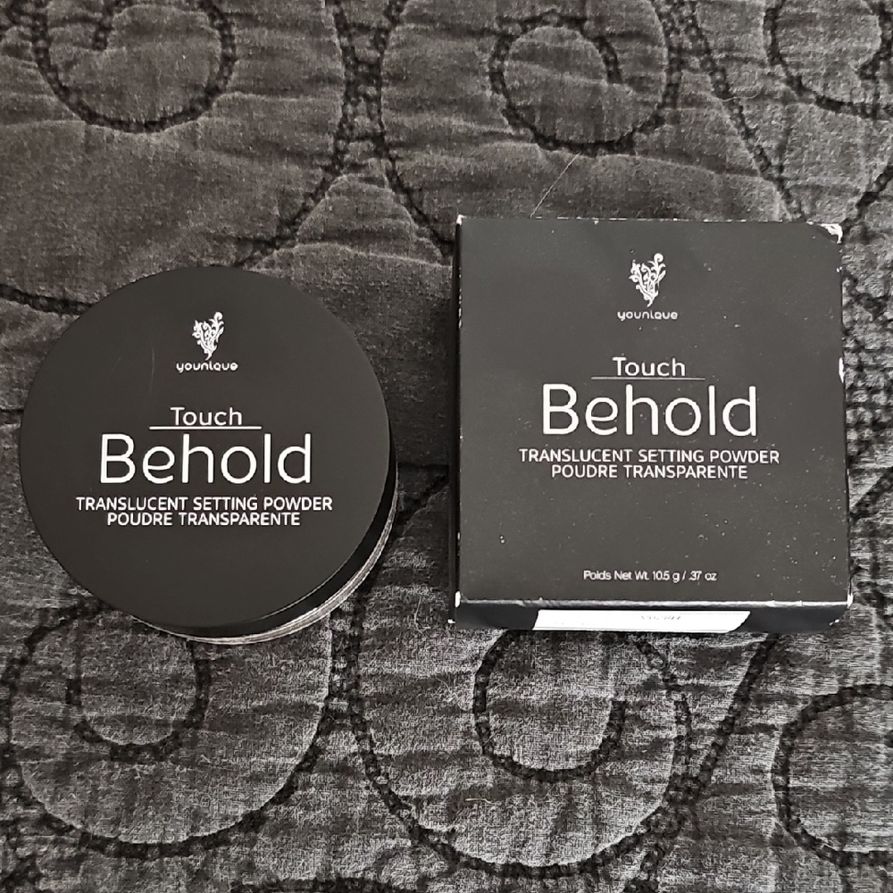 Younique Touch Behold Setting Powder in Black Packaging